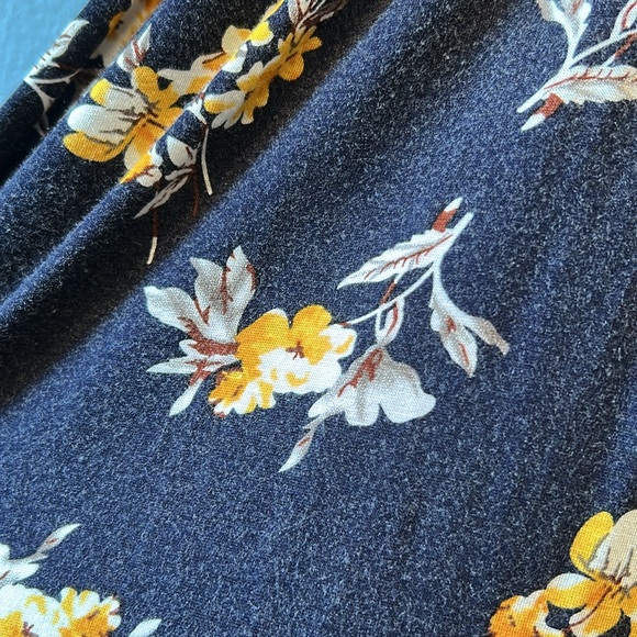 Latched Mama Canary Blooms Navy Flower Romper S VGU - Picture 9 of 9